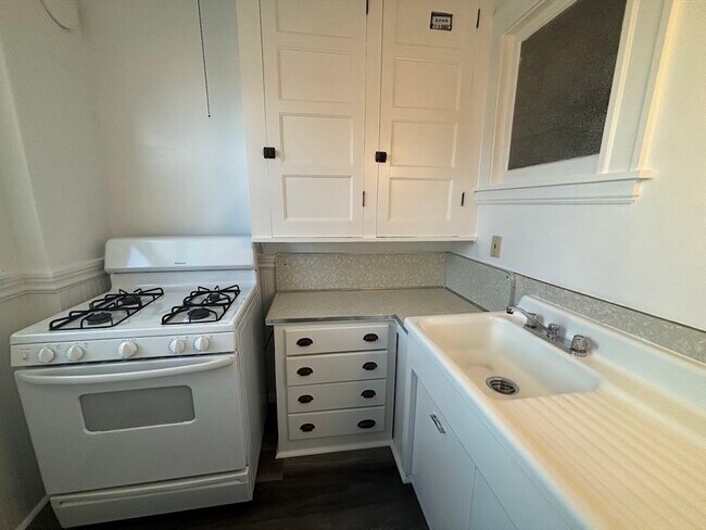 Building Photo - 1 Harbor St