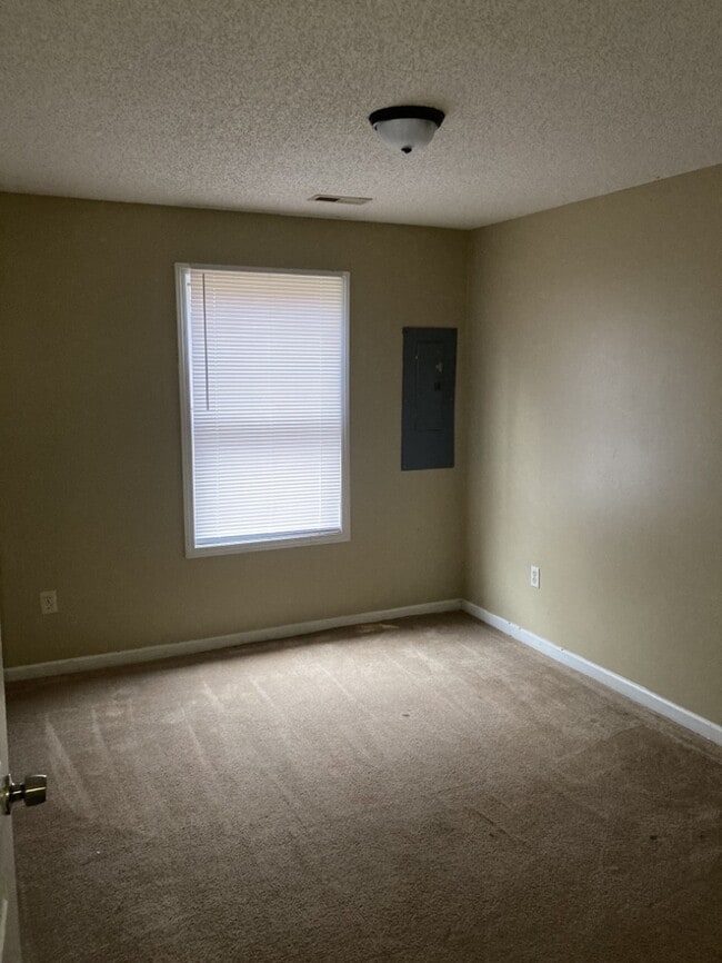Building Photo - 106 Townsley Ct