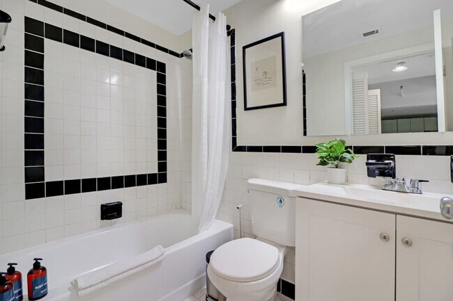 Building Photo - 1300 Collins Ave