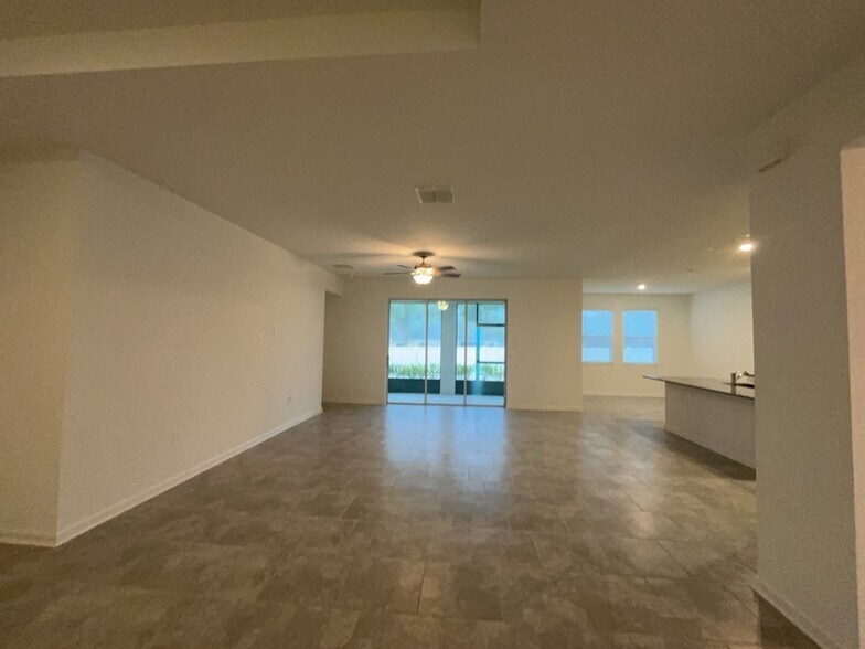 Building Photo - 3132 Country Side Dr