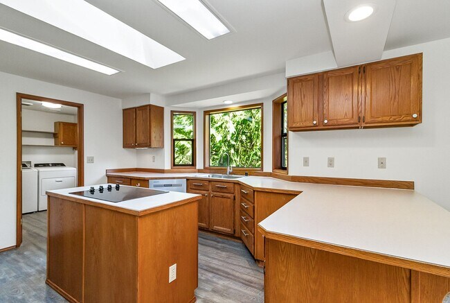 Building Photo - Home on Acreage with Mountain views