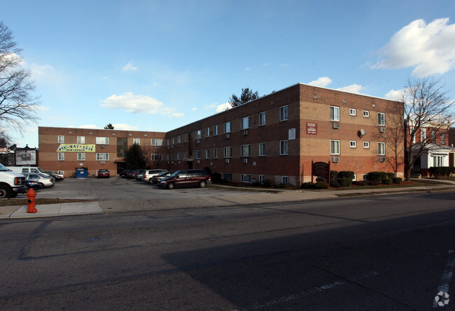 Primary Photo - Robert Court Apartments