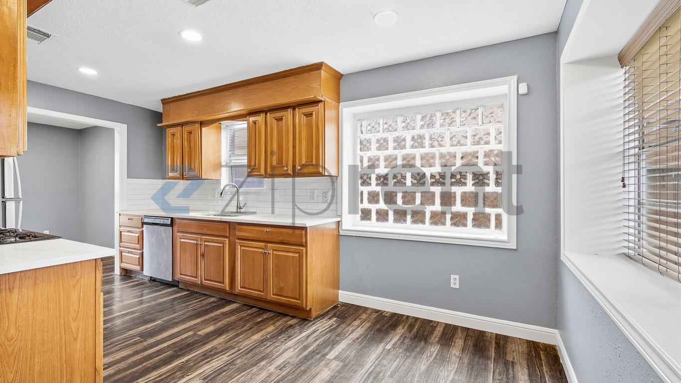 Building Photo - Unit