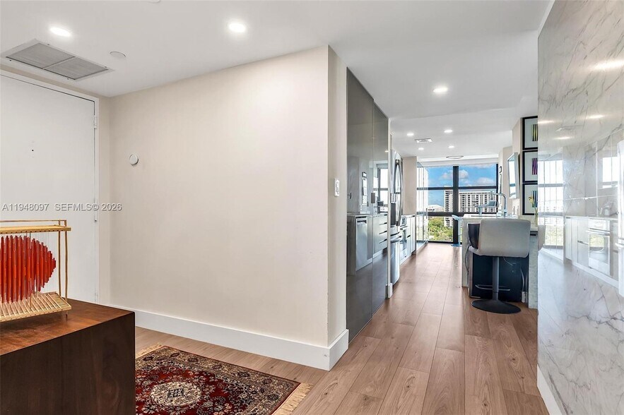 Building Photo - 1865 Brickell Ave