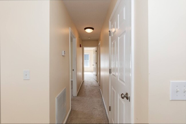 Building Photo - TWO BEDROOM HOME!