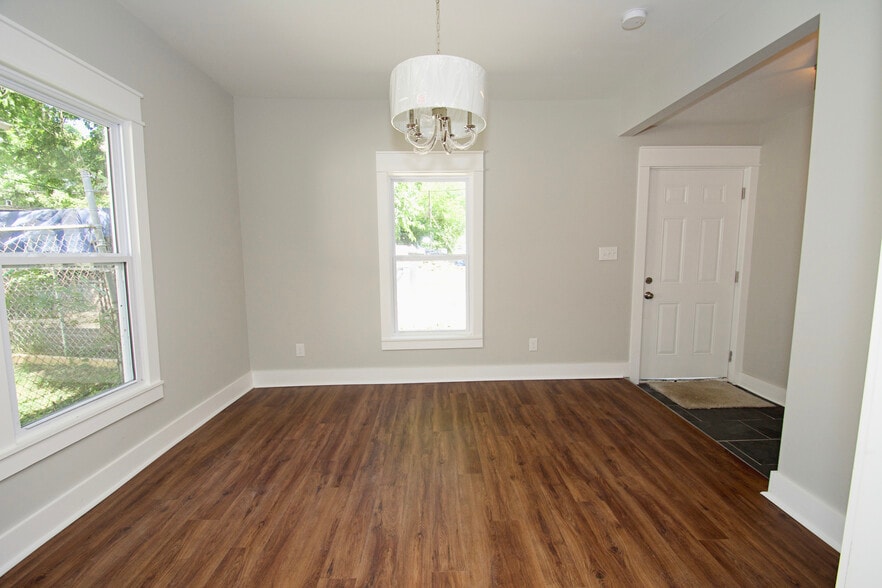 Building Photo - 2404 Jefferson Ave