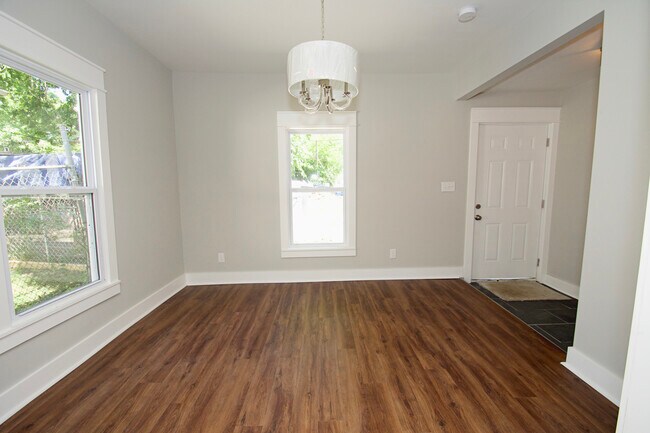 Building Photo - 2404 Jefferson Ave