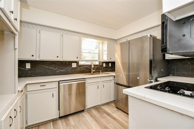 Building Photo - 162 Bluebonnet St