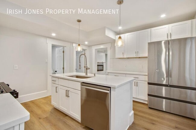 Building Photo - 48 Boyd St