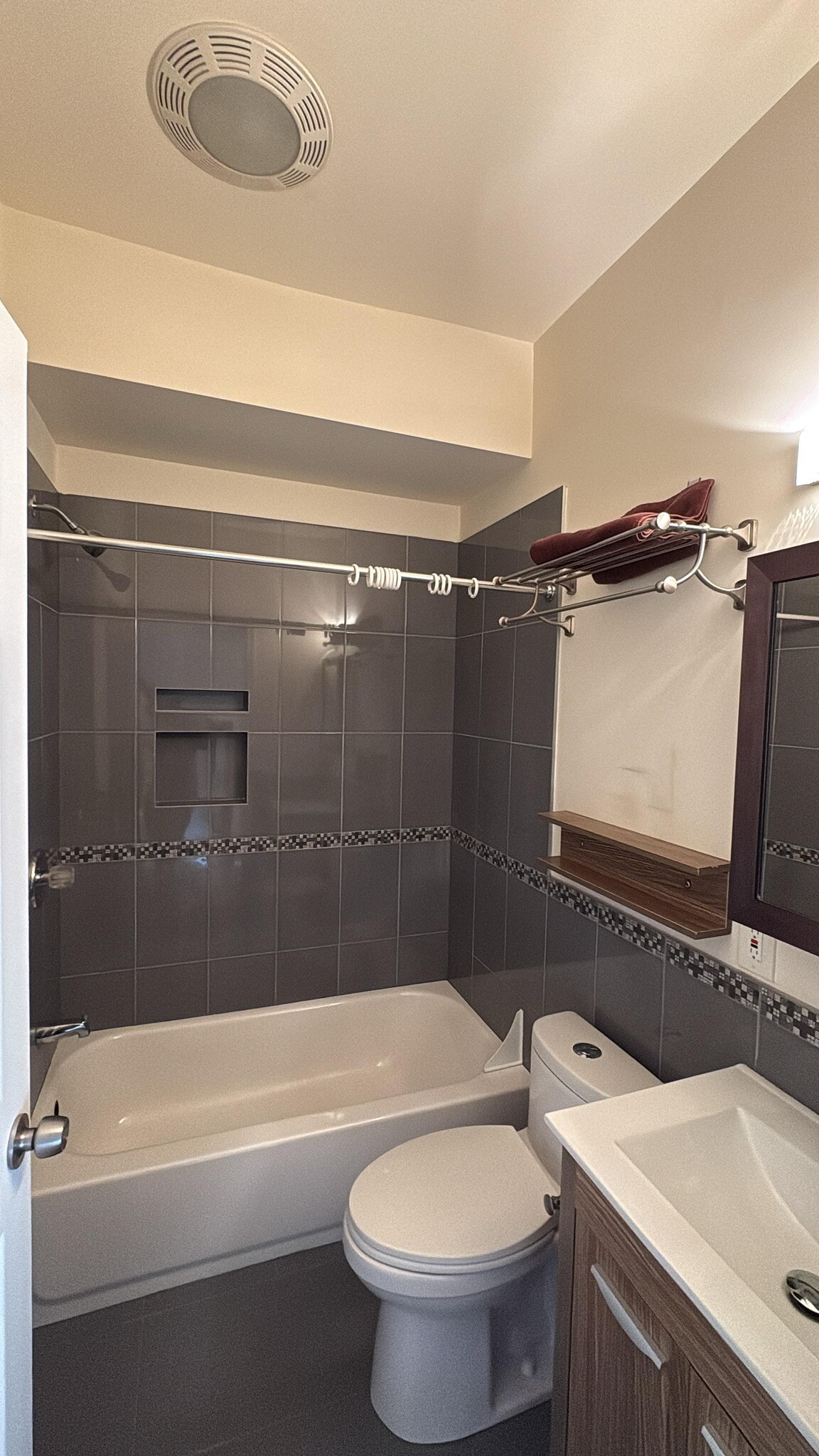 Building Photo - 4167 Ridge Ave