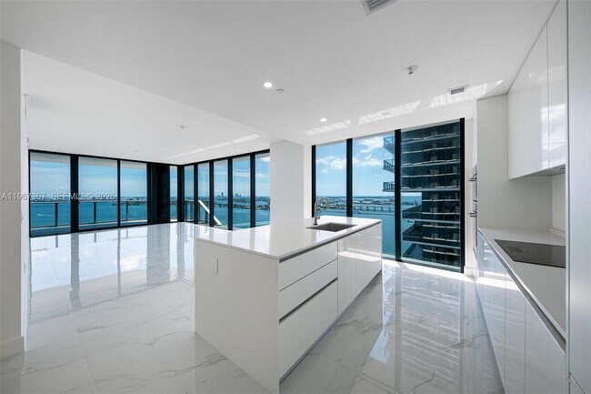 Building Photo - 700 NE 24th St