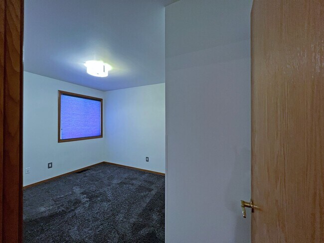 Building Photo - Stunning 4 Bedroom 2.5 Bath with Peek-a-Boo View of Puget Sound