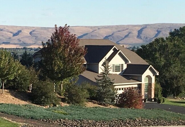 Building Photo - West Valley Home on a Hill