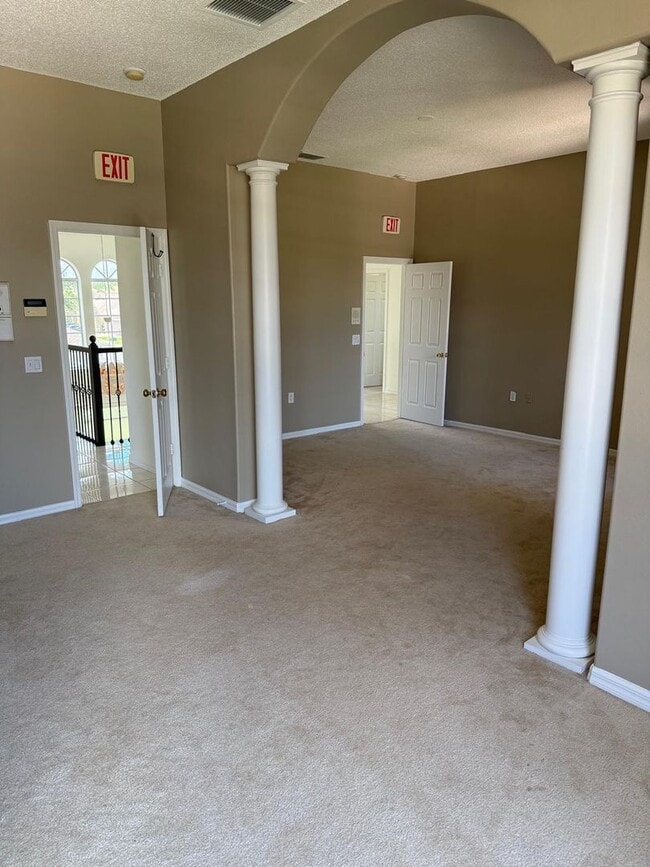 Building Photo - 5 bedroom, 3.5 bath Pool Home