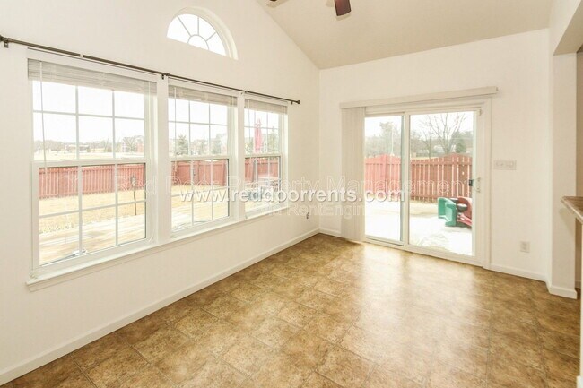 Building Photo - 10031 Golden Dr