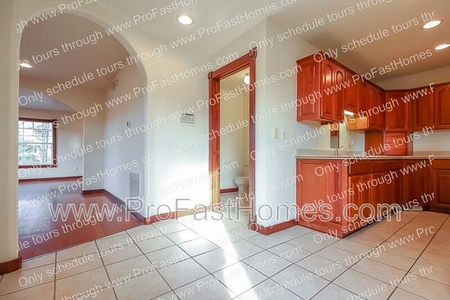 Building Photo - 3232 N Michigan Ave