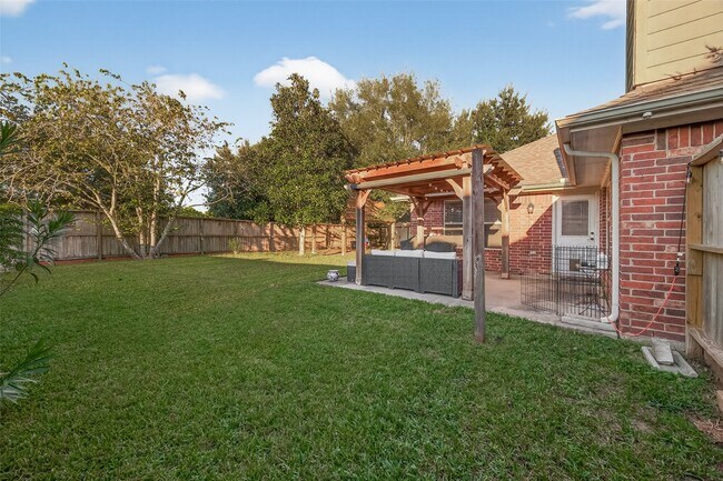 Building Photo - 205 Colony Lake Ln