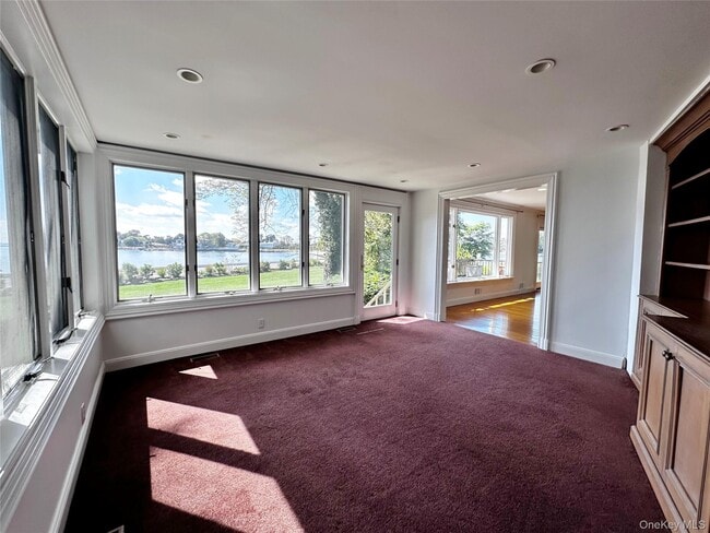 Building Photo - 1090 Bayhead Dr