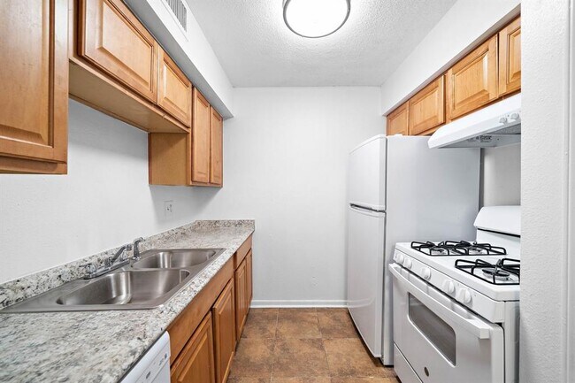 Building Photo - 8100 Seawall Blvd