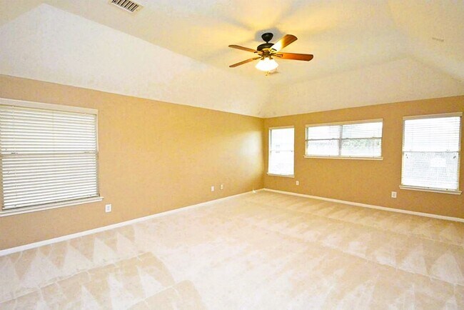 Building Photo - 21523 Santa Clara Dr