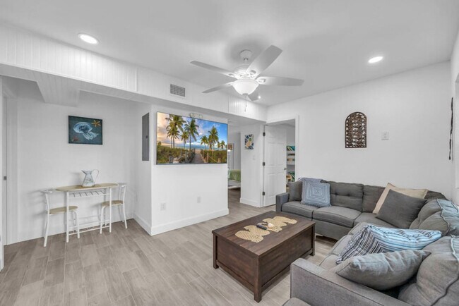 Building Photo - 2362 Pineapple Ave