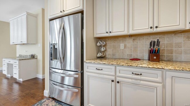 Building Photo - 303 Gateview Dr