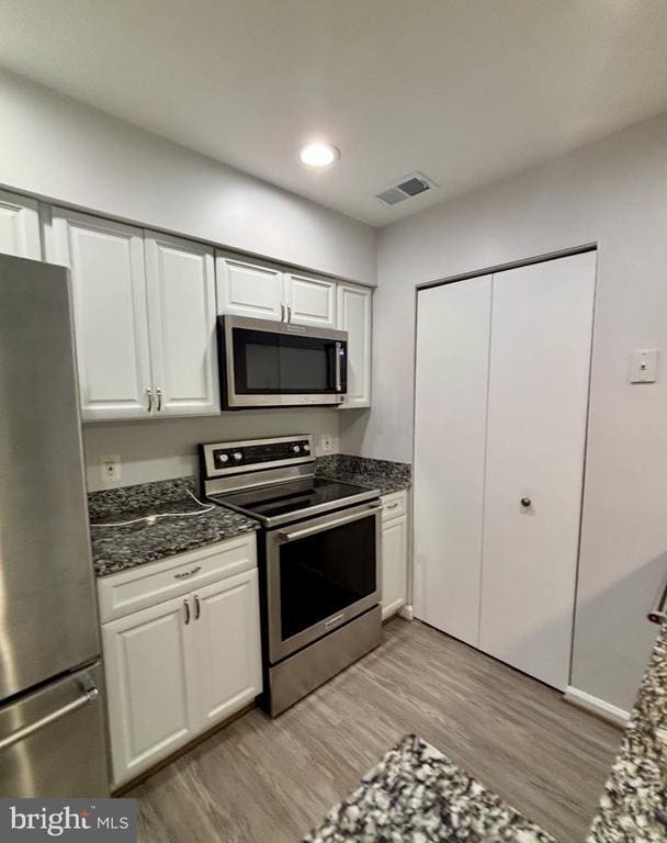 Building Photo - 7604 Lakeside Village Dr