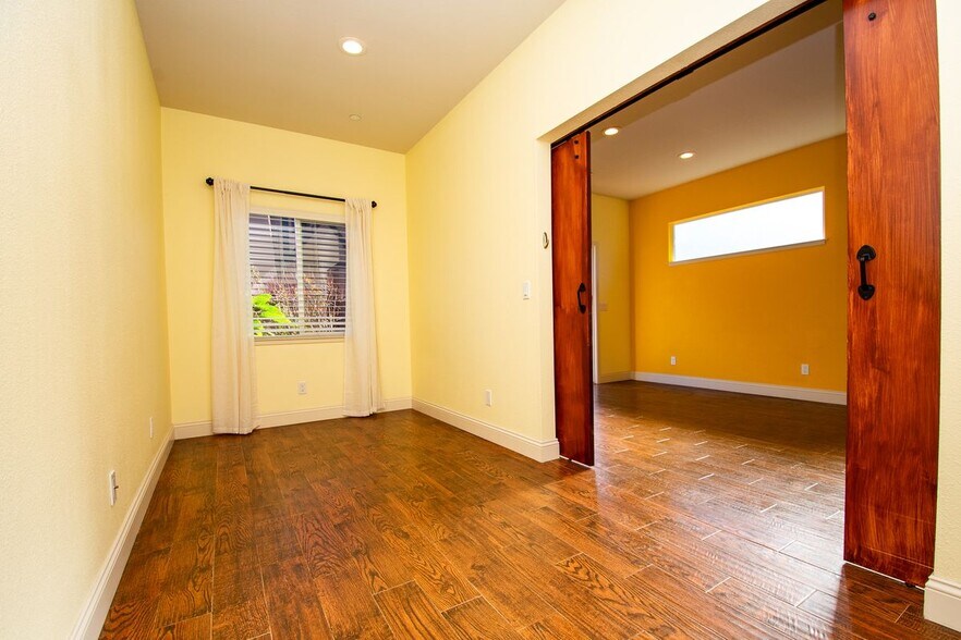 Building Photo - 40 Encina Ave