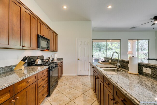 Building Photo - Elegant 3Bedroom/2.5Bath Furnished Home with Casita in Anthem Country Club