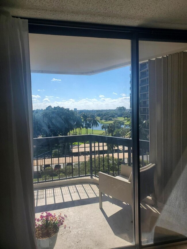 Building Photo - 2425 Presidential Way