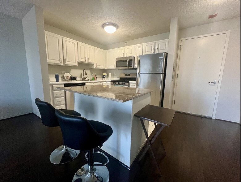 Kitchen - 545 N Dearborn St