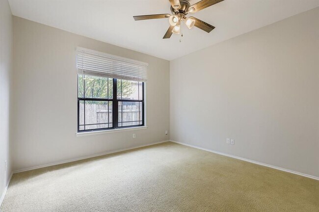 Building Photo - 1000 Sussex Way