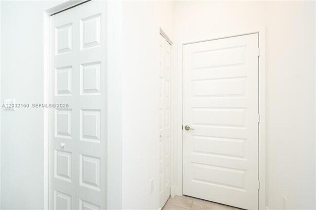 Building Photo - 4640 NW 84th Ave