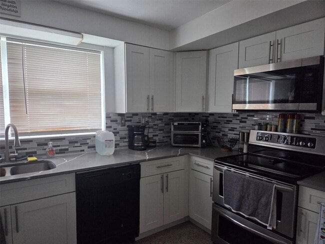 Building Photo - 2630 SW 49th Ct