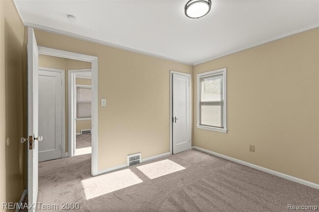 Building Photo - 3339 Lincoln St