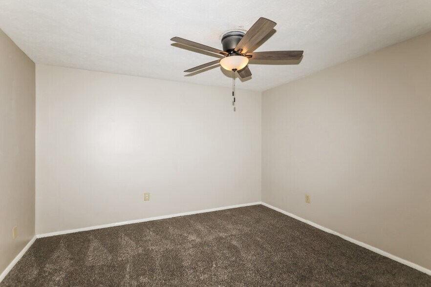 Building Photo - 822 Woodlark Dr