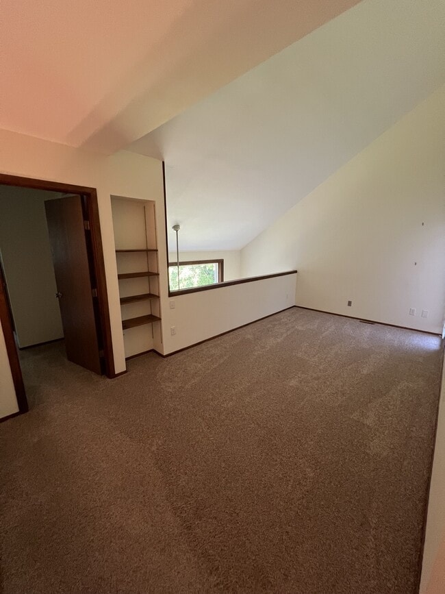 Building Photo - 3633 E Meadows Ct
