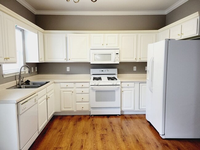 Building Photo - 5295 Cottage Ln