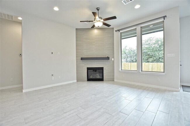 Building Photo - 909 Del Raphael Dr