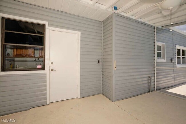 Building Photo - 4370 Deleon St