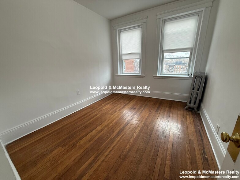 Building Photo - 116 Warren St