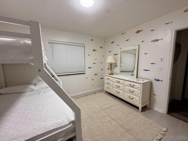 Building Photo - 325 Knotty Wood Ln