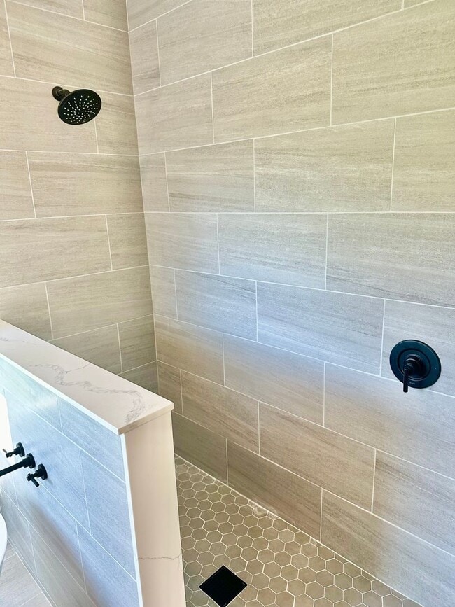 Building Photo - Updated North Fresno 3/2