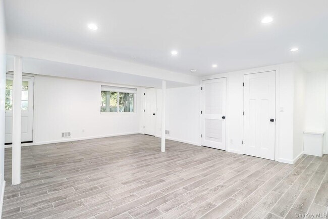 Building Photo - 112 Thornbury Rd