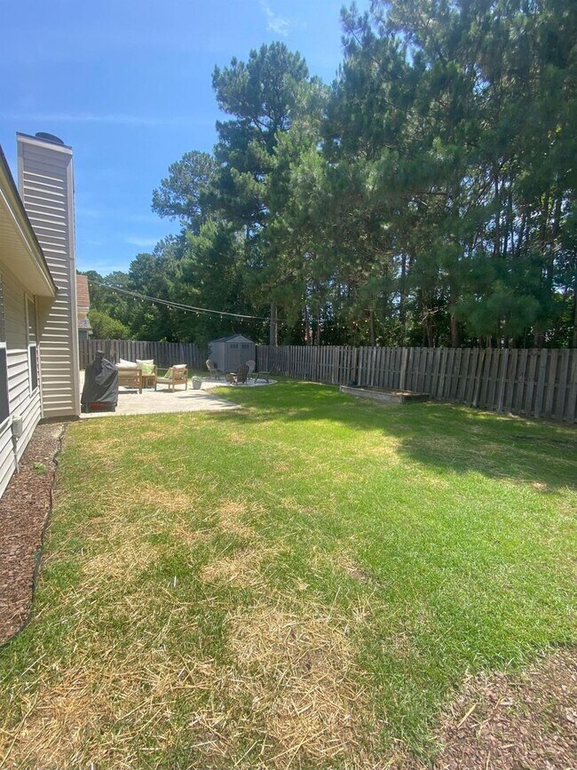 Building Photo - Beautiful 3 Bedroom Home with Fireplace & Private Backyard in Pooler