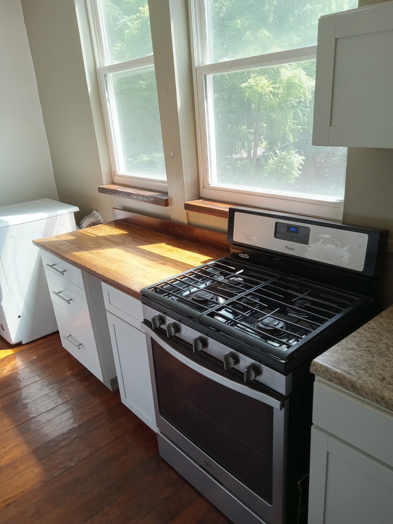 Apt 3 - 5 burner gas stove - 523 E State St