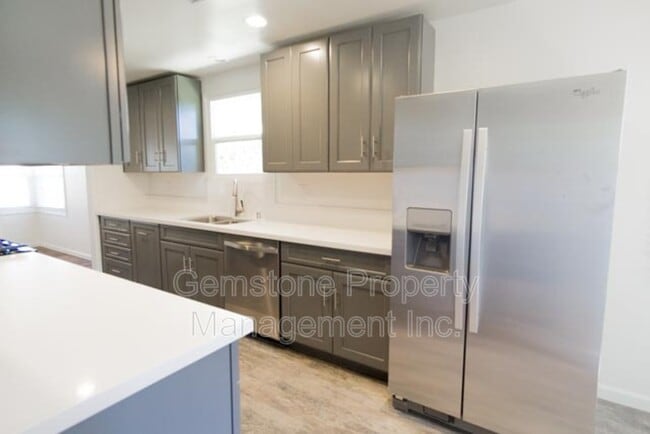 Building Photo - 6203 Mesita Dr