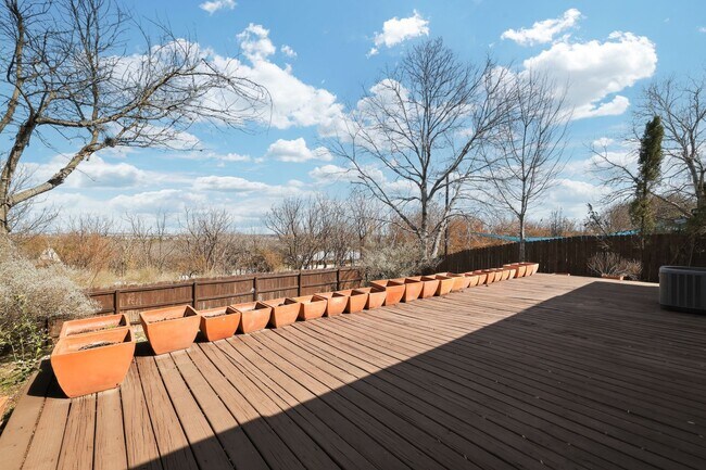 Building Photo - ***MOVE IN SPECIAL ONE WEEK FREE***Sophisticated Living Near Bamberger Nature Trails