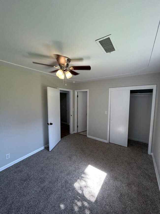 Building Photo - Charming 3-bedroom, 2-bath home in Springd...