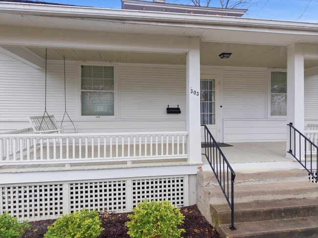 Building Photo - 303 Westwood Ave